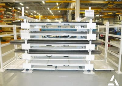 Rayonnage à tiroir blanc vu de face